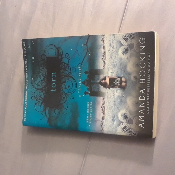 Torn book two of Trylle by Amanada Hocking - Picture 2 of 4